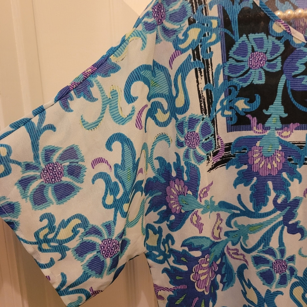 Chico's Stylish Unique Pattern Tunic Top! - image 4